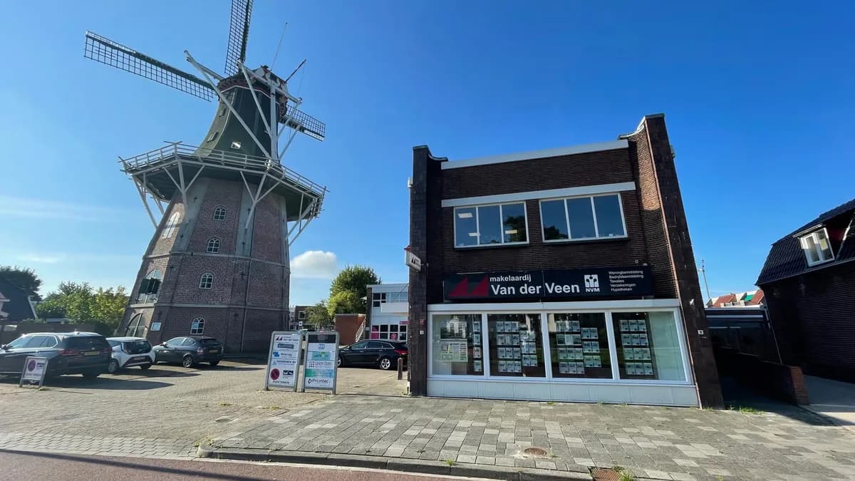 Het echte kantoor van iADam aan de Nassaustraat 18 in Winschoten, naast de molen